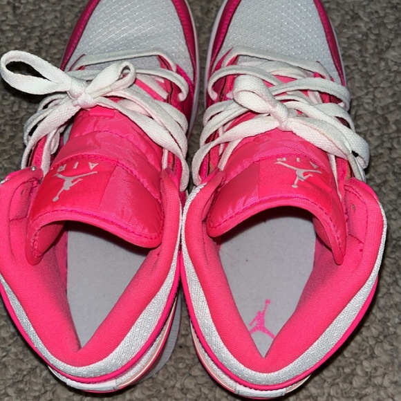 Womens Air Jordan’s - never worn - Picture 3 of 7